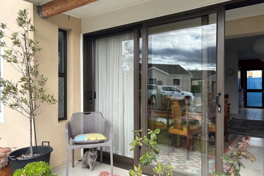 2 Bedroom Property for Sale in Guldenland Western Cape